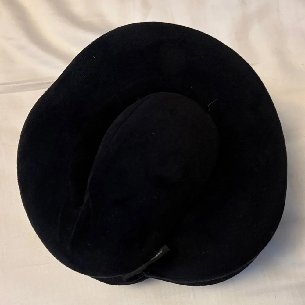 Elegant Black Plush Neck Travel Pillow